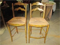 pr bar stools 29 in tall one has damage