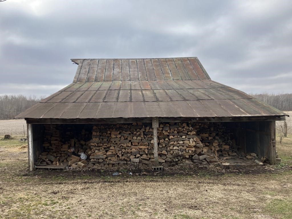 Wooden barn Auction