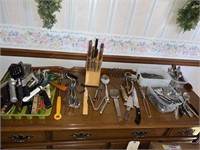 Knife Block/Silverware/kitchen utensils