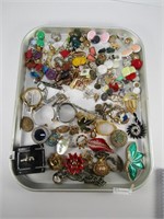 TRAY: QTY OF EARRINGS, BROOCHES, WATCHES ETC.