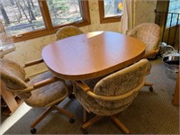 Dinning Room Table & Chairs W/ Leaf
