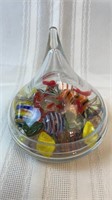 Art glass candy with "kiss"