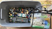 LARGE TUB OF LEGO PIECES (100'S OF PIECES)
