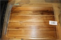 acacia wooden cutting board