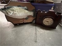 Wooden Camera Clock & Big Mouth Billy Bass - untes