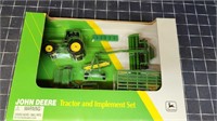 Byron7 1 set JD Ertl Tractor & Implement small dic