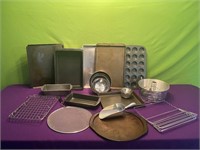 Cookie Sheets, Muffin Pans, Metal Mixing Bowls+++