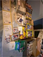 Table top of assorted baseball cards