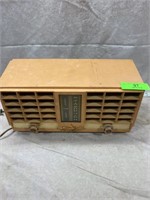 Vintage Arvin Model 3561 Radio, Not tested