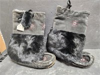 Size 9 Women's Mukluk Boots