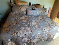 California King Bed Spread & pillows