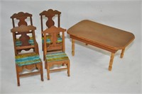 Vtg wooden doll table w/ (4) chairs