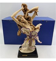 Giuseppe Armani Figurine: Collector's Society "Aw