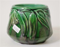 Good Melrose Ware deep green gum leaf vase
