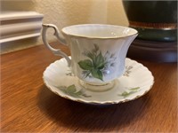 Royal Albert bone china tea cup trillium