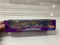 1999 HOTWHEELS NEWTON'S LOWBOYZ CAR SET IN PKG