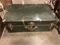 Trunk w tray and key