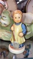 Hummel club figurine Garden treasures 3-1/2’’