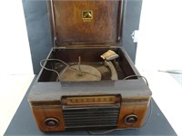 Vintage Victrola Record/AM/FM Radio Untested