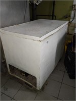 4' SELF CONTAINED CHEST FREEZER