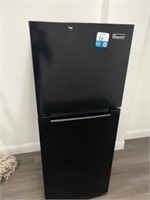 Magic Chef HMDR1000BE Refrigerator