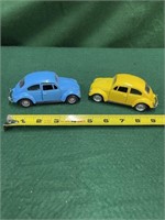 Lot of 2 1967 Volkswagen Beetles 1:32 Scale