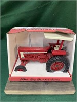 ERTL FARMALL 706 Diesel - The Toy Tractor Times