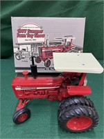 ERTL International 1026 Plow Tractor - 1997 Show