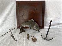 Mounted metal fish & anchor decor - XE