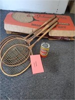 Badminton set with extra rackets