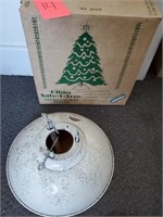 Tree stand with box