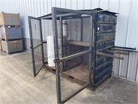 Forktruck movable customt locking propane cage