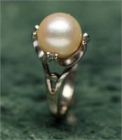 10k White Gold & Pearl Ring - 3.4g Size 5.5