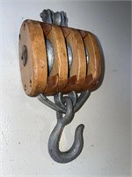 Small Wood / Metal Block & Tackle Pulley