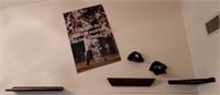 D - NY YANKEES HATS, POSTER & FLOATING SHELVES (R4