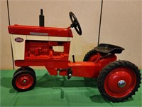 Farmall TLE 560 Pedal Tractor