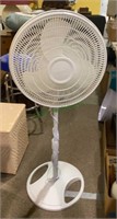 Lasko adjustable floor fan with 14 inch blade,