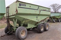 Parker 6600 Hydraulic Center Dump Gravity Wagon