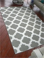 5x7 gray and tan indoor/outdoor rug