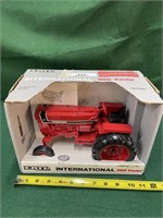 ERTL International 966 Tractor