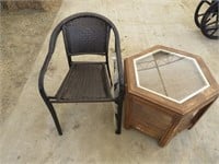 2 outdoor wicker chairs & table