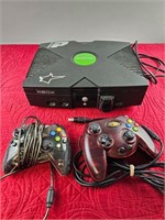 XBOX CONSOLE AND CONTROLLERS ALL WORK