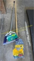 Rubbermaid Mop, Moxie Angle Broom