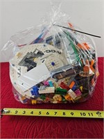 LARGE BAG OF VARIOUS LEGO TOYS