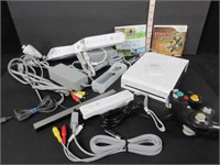 Wii VIDEO GAME CONSOLE WITH ATTACHMENTS & 2 GAMES