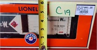 L - LIONEL MODEL TRAIN BOX CAR (C19)