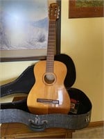 Goya G-10 Guitar with Case