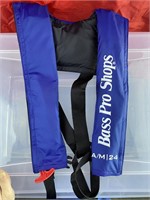 New-Bass Pro Shop A/M 24 Inflatable Life Vest