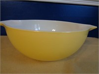 Vintage Pyrex Yellow Ovenware Bowl