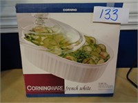 Corningware NIB 1 1/2 qt oval bowl w/lid